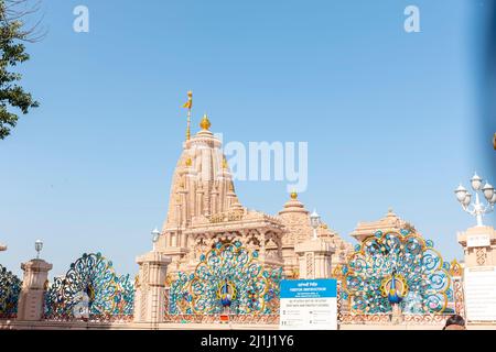 Barsana, Uttar Pradesh, Inde - Mars 2022 : temple Kirti Mandir dans la ville de Barsana Banque D'Images