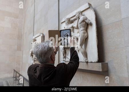 Numérisation numérique du Musée britannique Parthénon Marbles et sculptures. Roger Michel, expert de l'Institut d'archéologie numérique d'Oxford. Banque D'Images