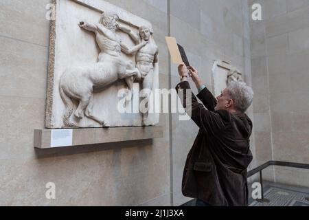 Numérisation numérique du Musée britannique Parthénon Marbles et sculptures. Roger Michel, expert de l'Institut d'archéologie numérique d'Oxford. Banque D'Images