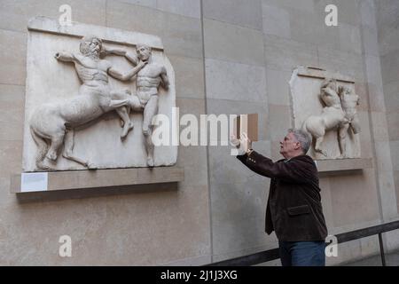 Numérisation numérique du Musée britannique Parthénon Marbles et sculptures. Roger Michel, expert de l'Institut d'archéologie numérique d'Oxford. Banque D'Images