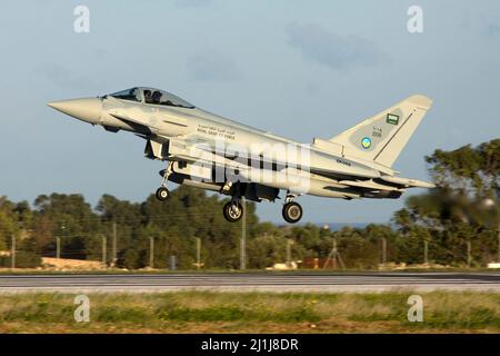 Luqa, Malte 5 décembre 2009: Eurofighter EF-2000 Typhoon F2 de la Force aérienne saoudienne en transit par Malte sur un vol de livraison. Banque D'Images