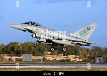 Luqa, Malte 5 décembre 2009: Eurofighter EF-2000 Typhoon F2 de la Force aérienne saoudienne en transit par Malte sur un vol de livraison. Banque D'Images