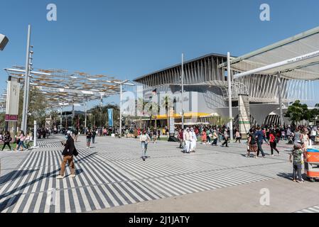 Dubaï, Émirats arabes Unis – 22 mars 2022, Dubai International Expo 2020, personnes en visite dans la journée Banque D'Images