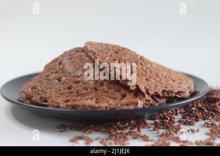 Crêpes de riz rouge. Crêpes faites d'une pâte fermentée de riz rouge et de noix de coco. Également appelé riz rouge aPAM dans le Kerala. Une version différente de favori Banque D'Images