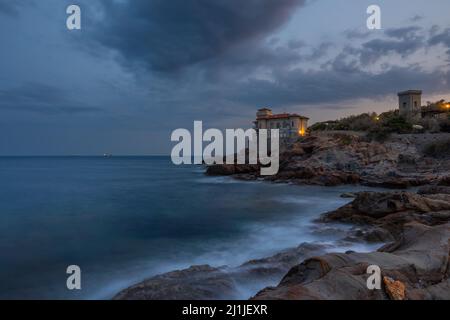 Beau lever de soleil sur Catestle Boccale en été, Livourne, Toscane Banque D'Images