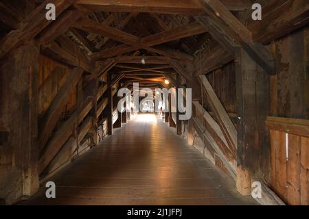 Vue intérieure du pont en bois de Bad Säckingen, Bade-Wurtemberg, Allemagne Banque D'Images