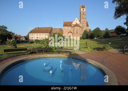 Complexe de monastère roman et fontaine Alpirsbach, Bade-Wurtemberg, Allemagne Banque D'Images