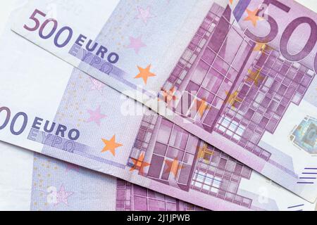 Lot de billets de banque européens de 500 euros pour le financement international de la foule ou la transaction financière pour montrer l'euro du commerce international et du marché financier Banque D'Images