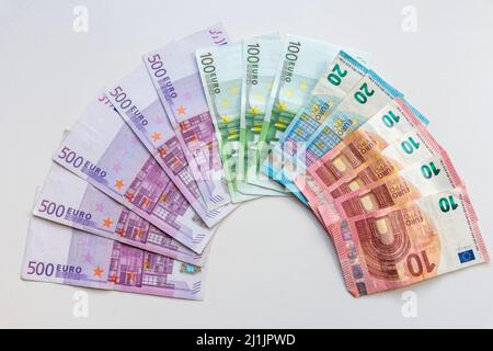 Ensemble de billets de banque européens différents en euros pour la foule internationale financement ou transaction financière pour montrer le commerce international et financier marché Banque D'Images