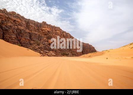 Paysage de roche et de sable au col de Tifoujar, Mauritanie Banque D'Images