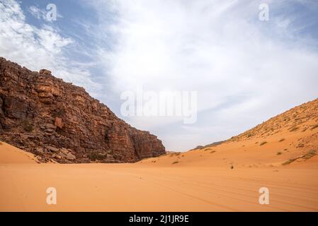 Paysage de roche et de sable au col de Tifoujar, Mauritanie Banque D'Images