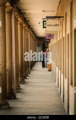 Petites boutiques indépendantes au Piece Hall de Halifax, au Royaume-Uni. Banque D'Images