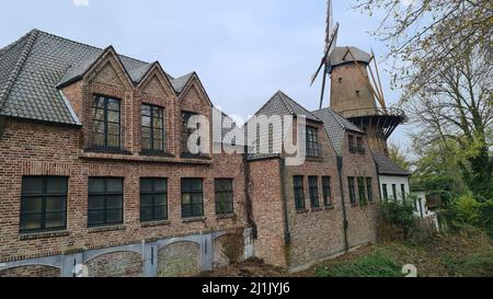 Ancien moulin à vent sur la maison à Kalkar, Bas Rhin, Allemagne Banque D'Images