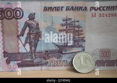 Roubles, pièces et billets russes Banque D'Images