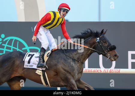 Meydan, États-Unis. 26th mars 2022. 26 mars 2022 : la Crown Pride #7, criblée par Damian Lane, remporte le Derby des Émirats arabes Unis (Groupe 2). Sur la carte de la coupe du monde de Dubaï au champ de courses de Meydan à Meydan, Dubaï, Émirats arabes Unis le 26th mars 2022. Shamela Hanley/Eclipse Sportswire/CSM/Alamy Live News Banque D'Images