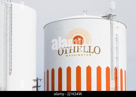 Othello, WA, États-Unis - 24 mars 2022; tour d'eau à Othello, dans l'est de l'État de Washington, avec nom de la ville et de l'État et logo sur la structure Banque D'Images