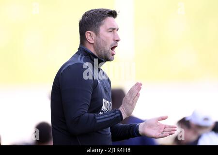 Graeme Lee, gérant de Hartlepool United, lors du match Sky Bet League Two au stade Sixfields, Northampton. Date de la photo: Samedi 26 mars 2022. Banque D'Images