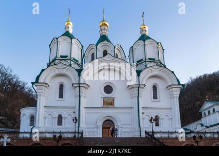 SVYATOGORSK, UKRAINE - 30 OCTOBRE 2021 : il s'agit de la cathédrale de l'Assomption de la Lavra Svyatogorsk. Banque D'Images