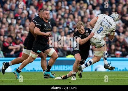 Fritz Harding #8 de Bristol porte bataille pour le ballon Aled Davies #9 de Saracens à Londres, Royaume-Uni le 3/8/2022. Banque D'Images