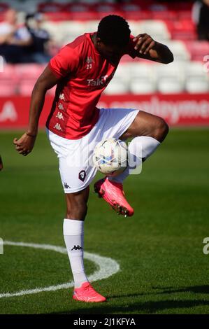 SALFORD, ROYAUME-UNI. 26th MARS Kevin Berkoe de Salford City FC dans l'échauffement pendant le match Sky Bet League 2 entre Salford City et Walsall à Moor Lane, Salford le samedi 26th mars 2022. (Credit: Ian Charles | MI News) Credit: MI News & Sport /Alay Live News Banque D'Images
