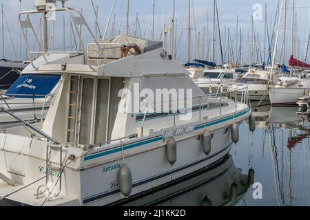 S'Arenal, Espagne; mars 13 2022: Vue générale du club nautique dans la ville de Majorcan de s'Arenal, Espagne Banque D'Images