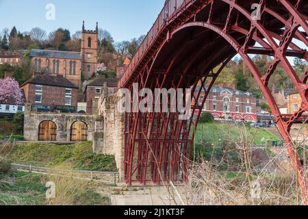 Ville d'Ironbridge à Shropshire, Royaume-Uni, lors d'une soirée de printemps Banque D'Images