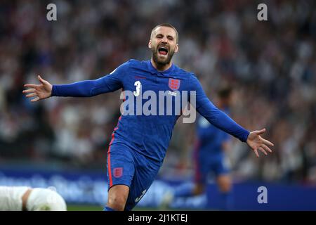 Londres, Royaume-Uni. 26th mars 2022. Luke Shaw, d'Angleterre, célèbre après qu'il a mis ses équipes 1st buts. Angleterre v Suisse, International football friendly désigné Alzheimer's Society International Match au stade Wembley à Londres le samedi 26th mars 2022. Usage éditorial seulement. photo par Andrew Orchard/Andrew Orchard sports Photography/Alay Live News crédit: Andrew Orchard sports Photography/Alay Live News Banque D'Images