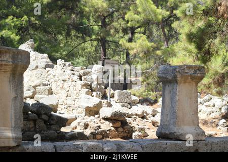 Antalya, Turquie - septembre 05 2020: Antalya Phaselis ancienne ville connue sous le nom de “Phaselis Antik Kenti. Ruines du site archéologique. Banque D'Images