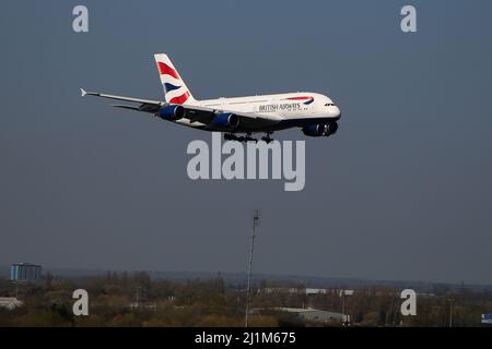 Londres, Royaume-Uni. 26th mars 2022. Une British Airways A380 s'approche de l'aéroport de Londres Heathrow pour atterrir. (Image de crédit : © Dinendra Haria/SOPA Images via ZUMA Press Wire) Banque D'Images