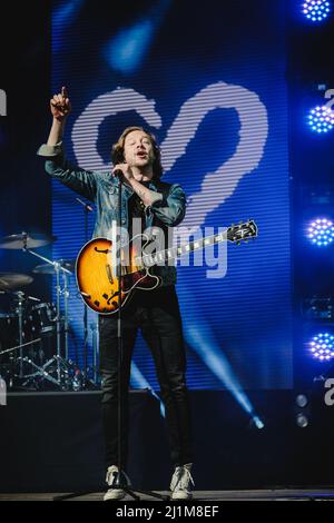 Grindelwald, Suisse. 26th mars 2022. Grindelwald, Suisse. 26th mars 2022. Le groupe de rock finlandais Sunrise Avenue donne un concert en direct pendant la SnowpenAir 2022 à Jungfrau à Grindelwald. Ici, le chanteur et compositeur Samu Aleksi Haber est vu en direct sur scène. (Crédit photo : Gonzales photo/Alamy Live News Banque D'Images