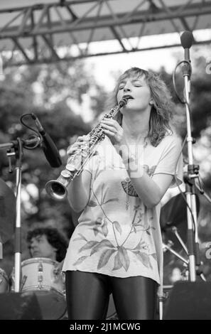 La musicienne anglaise Barbara Thompson, MBE, se produit au Capital radio Jazz Festival 1981 à Knebworth, Hertfordshire, Angleterre. Banque D'Images