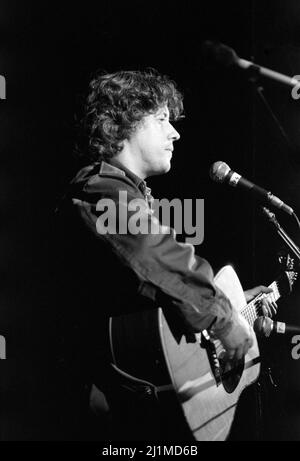 Le chanteur de folk américain Arlo Guthrie se présente à Londres, en Angleterre, en 1981. Banque D'Images