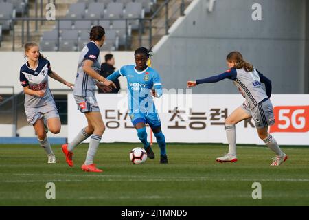 28 novembre 2019-Yongin, Corée du Sud-Jiangsu Suning Dames football Club of China joueurs et Melbourne victoire des joueurs australiens jouent lors d'un tournoi pilote FIFA/AFC de championnat de club de femmes 2019 au Yongin Citizens Park à Yongin, Corée du Sud. Résultat de la comparaison par 1-1, identique. Banque D'Images