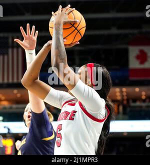 Bridgeport, Connecticut, États-Unis. 26th mars 2022. 26 mars 2022: #5 Jada Boyd marque deux de ses huit points comme NC State défaites notre Dame 66-63 au Sweet Sixteen à Bridgeport, Connecticut à la Webster Bank Arena le 26 mars 2022. DaN Heary/Eclipse Sportswire/CSM/Alamy Live News Banque D'Images