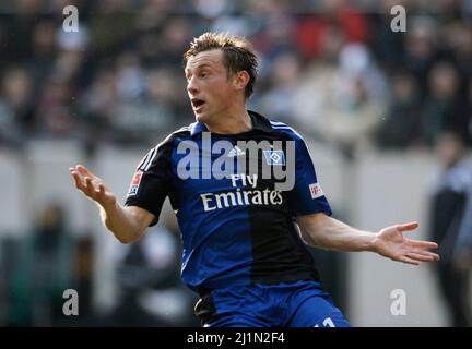 Moenchengladbach Allemagne 8,3.2009, football: Bundesliga, saison 2008/09, Borussia Moenchengladbach (BMG, blanc) vs Hamburger SV (HSV, bleu) 4:1 — Ivica OTIC (HSV) Banque D'Images