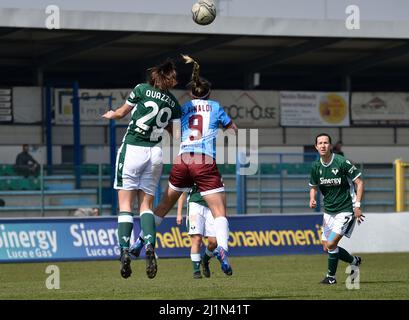 Stade de Sinergy, Vérone, Italie, 26 mars 2022, Francesca Quazzico (Vérone) Deborah Salvatori Rinaldi (Pomigliano) pendant Hellas Verona femmes vs Cal Banque D'Images