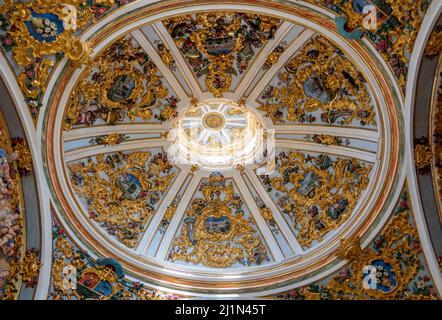 Burgos, Espagne - 15 juin 2018 : le plafond décoré de la sacristie principale (sacristia maire) de la cathédrale Sainte Marie Banque D'Images