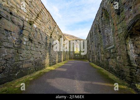 Kirkjubøur, Streymoy, îles Féroé - 21 mars 2022 ; la cathédrale Saint-Magnus est une cathédrale en ruines dans le village de Kirkjubøur, sur l'île de Streym Banque D'Images