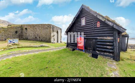 Kirkjubøur, Streymoy, îles Féroé - 21 mars 2022 ; la cathédrale Saint-Magnus est une cathédrale en ruines dans le village de Kirkjubøur, sur l'île de Streym Banque D'Images