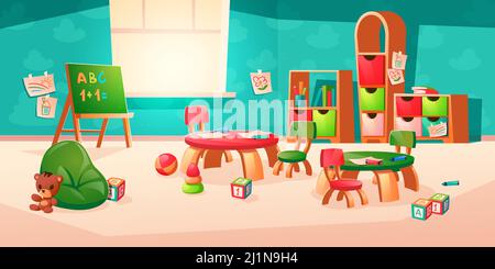 Intérieur de la chambre dans la maternelle montessori avec livres sur étagère, tableau noir, bureau avec chaises. Illustration de dessin animé vectoriel de salle de classe avec mobilier, k Illustration de Vecteur