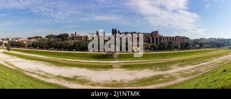 Une photo panoramique du Cirque Maximus et du Temple d'Apollon Palatin. Banque D'Images