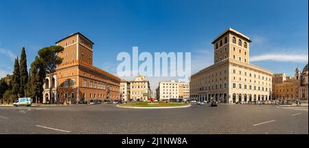 Une photo panoramique de la Piazza Venezia. Banque D'Images