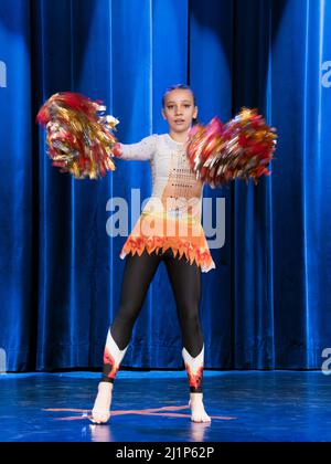 Kuznia Raciborska, Pologne - 26 mars 2022 : le tournoi sportif national de la petite Majorette 5th Banque D'Images