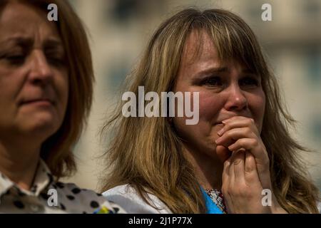 Barcelone, Espagne. 27th mars 2022. Un protestataire ukrainien exige la fin de la guerre russe en Ukraine. Credit: Matthias Oesterle/Alamy Live News Banque D'Images