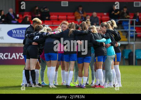 Londres, Royaume-Uni. 27th mars 2022. Les joueurs de Brighton font un cercle avant de démarrer pendant le match de la Super League FA Womens entre West Ham Utd et Brighton au stade de construction de Chigwell à Londres, Angleterre crédit: SPP Sport Press photo. /Alamy Live News Banque D'Images