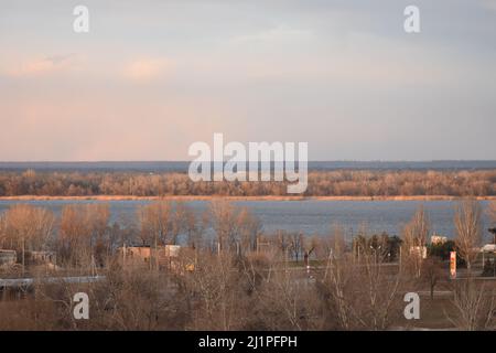 Coucher de soleil sur le fleuve Dnipro en Ukraine Banque D'Images