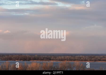 Coucher de soleil sur le fleuve Dnipro en Ukraine Banque D'Images