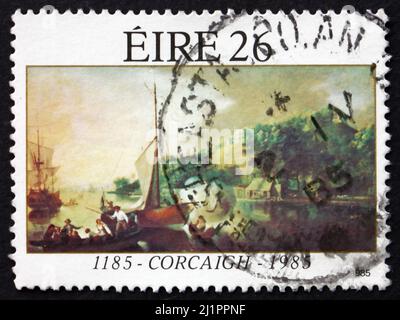IRLANDE - VERS 1985: Un timbre imprimé en Irlande montre la Charte de la ville de Cork, 800th anniversaire, vers 1985 Banque D'Images