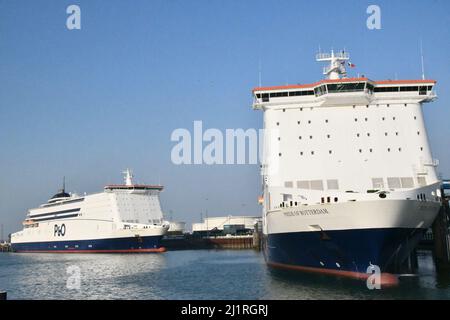 P&O ferries fierté de Hull et fierté de Rotterdam amarrés ensemble à Europoort, pays-Bas Banque D'Images