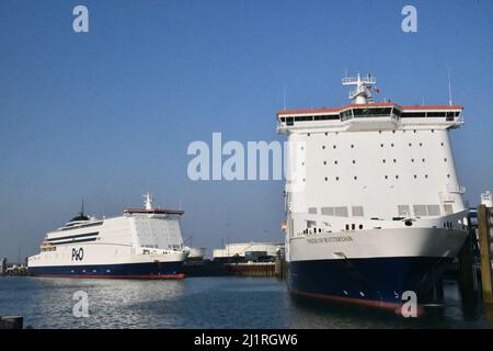 P&O ferries fierté de Hull et fierté de Rotterdam amarrés ensemble à Europoort, pays-Bas Banque D'Images